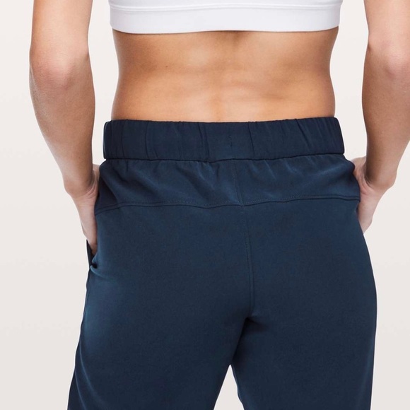 Lululemon On The Fly Crop (Woven), 23" Inseam - Picture 4 of 8